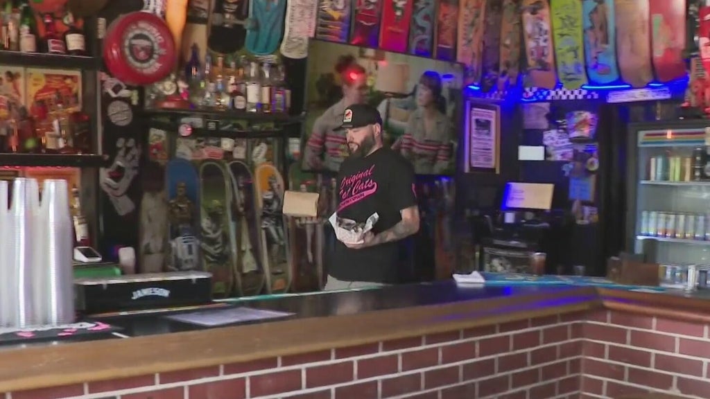 Fort Lauderdale proposes earlier closing times for downtown bars, facing pushback from business owners — CBS Miami, Monterey Dining news