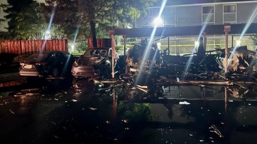 Overnight fire at San Jose housing complex damages more than 20 vehicles, carport — CBS Bay Area (KPIX), Monterey Community news