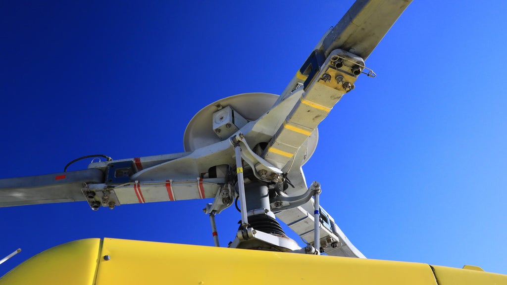 2 helicopters collide southeast of McMinnville in Oregon, killing 3 — Monterey Schools news