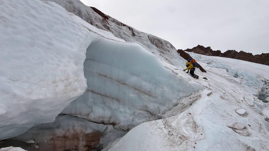 Florida man injured climbing California's Mount Shasta rescued after 2 nights in freezing temps — CBS Bay Area (KPIX), Monterey Health news