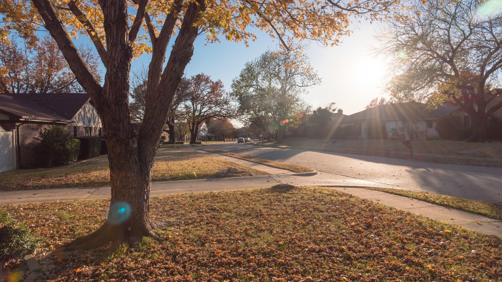 Last taste of fall warmth Friday in Twin Cities ahead of cool, soggy weekend — WCCO / CBS Minnesota, Monterey Community news
