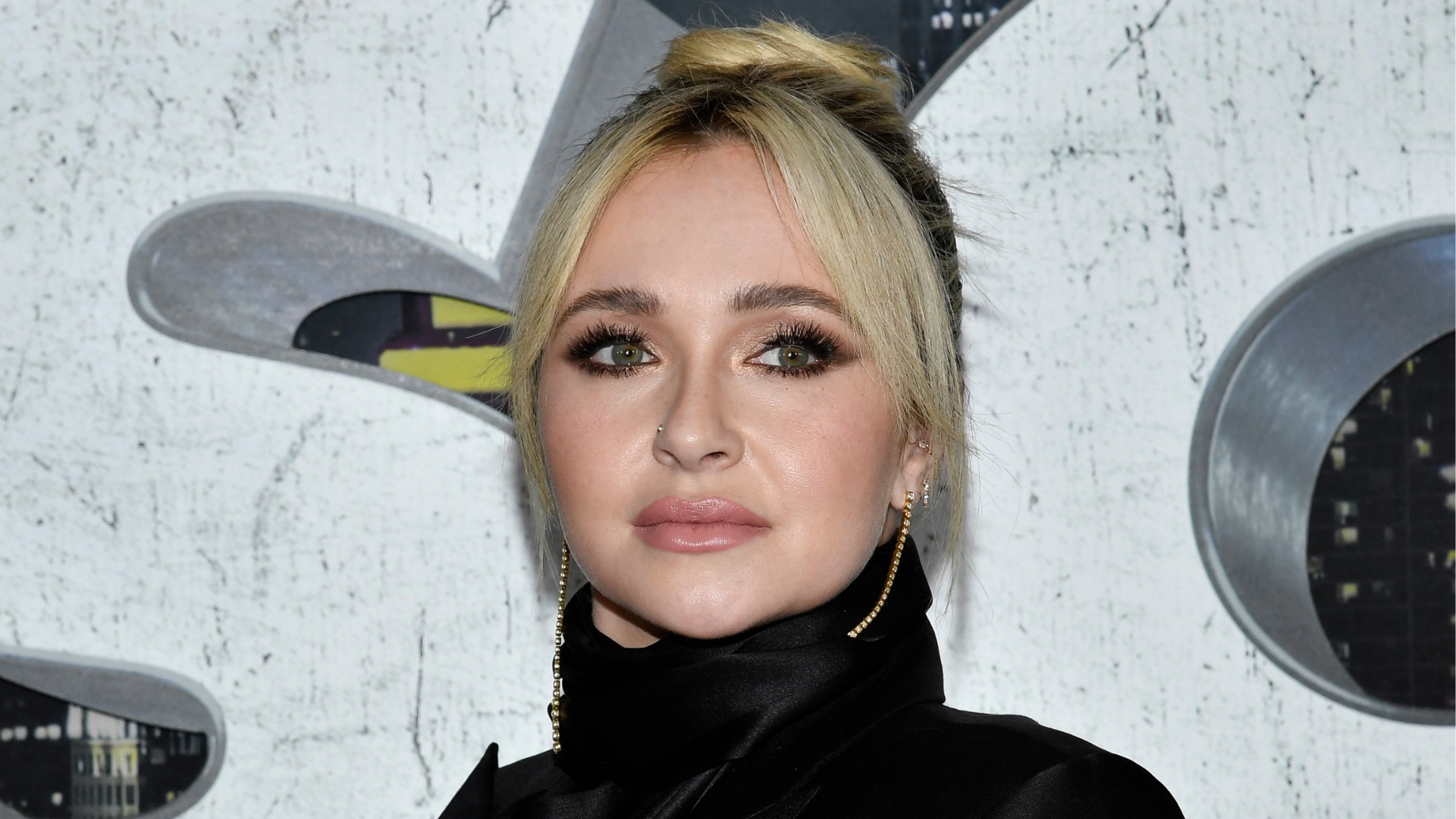 911 call reveals frantic response at address where Hayden Panettiere was found unresponsive
       — ABC 7 Bay Area, Monterey Community news
