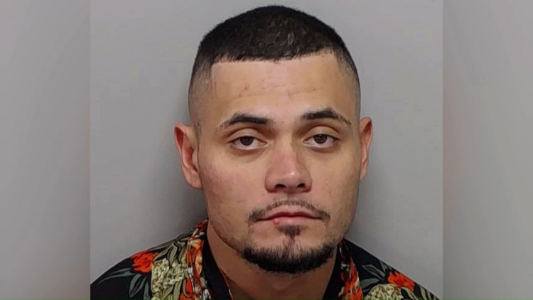 San Antonio man accused of beating partner inside moving car, preventing her from calling 911 — KENS 5 (San Antonio), Monterey Community news