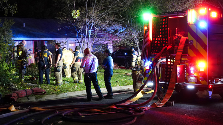 Crews put out house fire involving 2 homes Friday morning in North Austin — KCEN (Central Texas), Monterey Community news