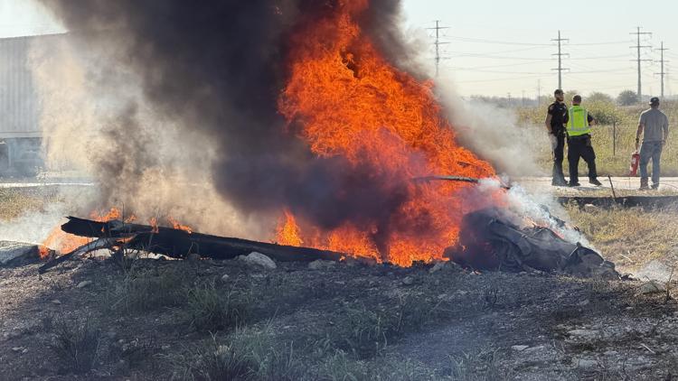'You just want to help': Witness recounts deadly Fort Worth plane crash — WFAA (Dallas-Fort Worth), Monterey Community news