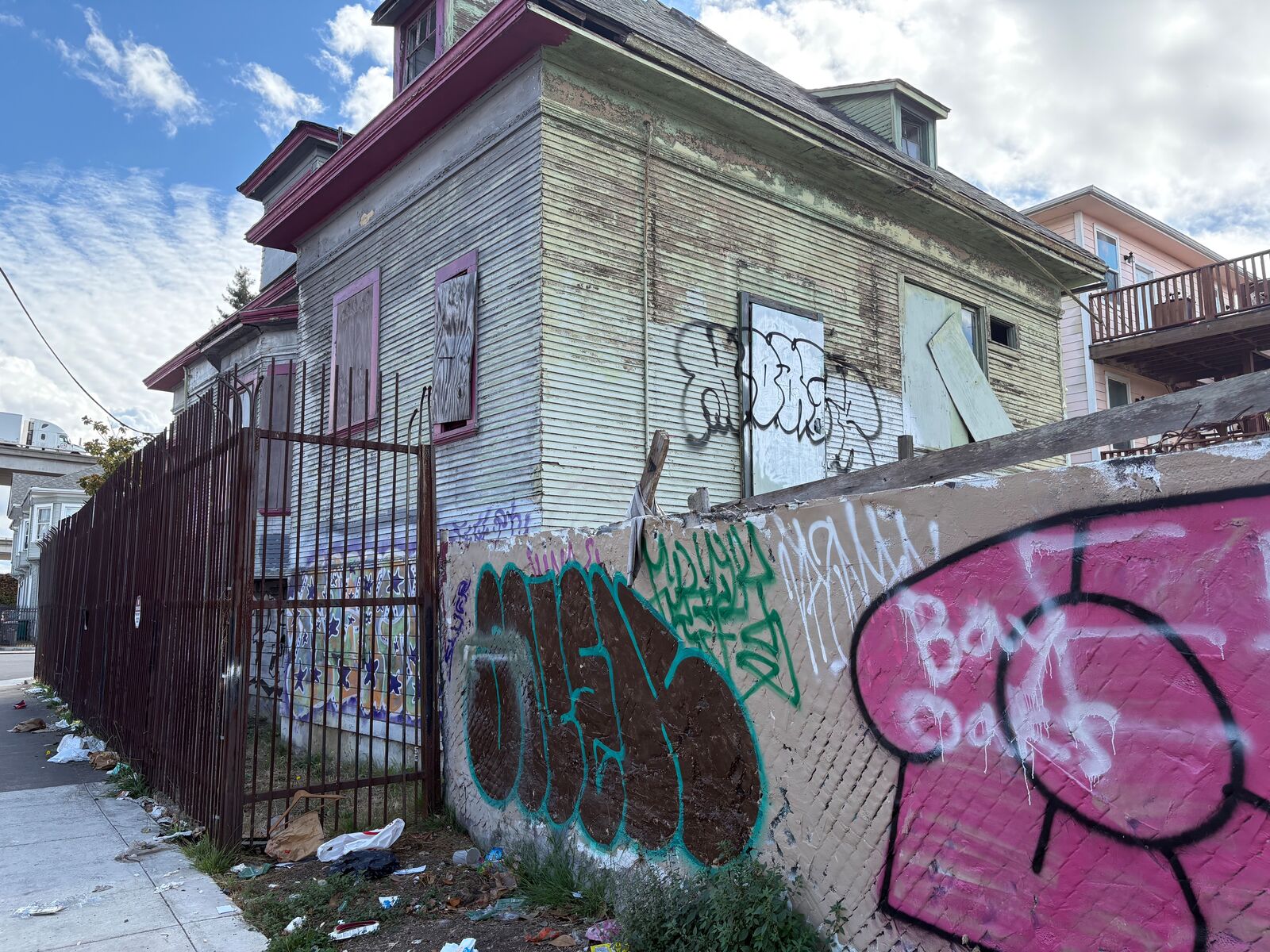 Blighted property owners now face $10K daily fines in Oakland — The Oaklandside, Monterey Real Estate news