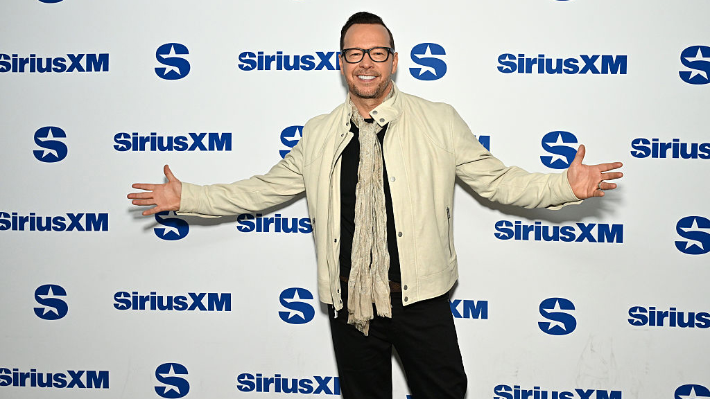 Donnie Wahlberg says he was aboard private jet that ran off Vegas runway: 'God covered us' — KTVU FOX 2 Bay Area, Monterey Community news