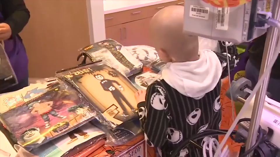 Nicklaus Children’s Hospital patients pick out Halloween costumes with help from Spirit Halloween — WSVN 7 Miami-Dade, Monterey Health news